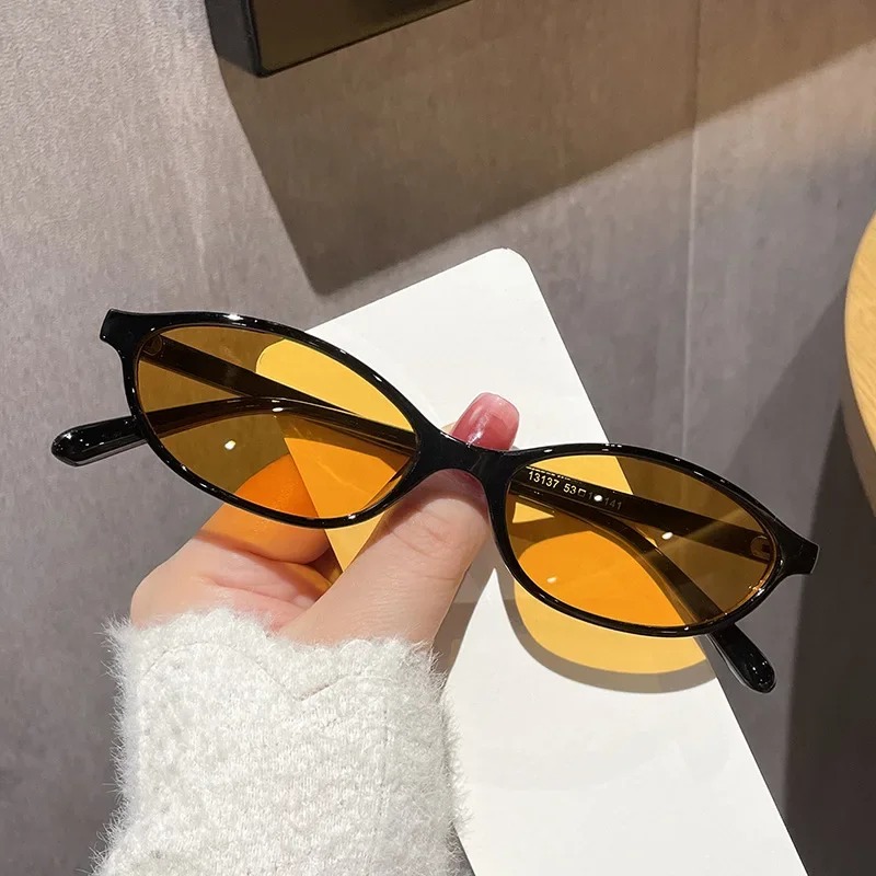 ニューレトロスモールオーバルサングラス レディース Y2K  - Sunglasses Cat Eye のレビューと価格